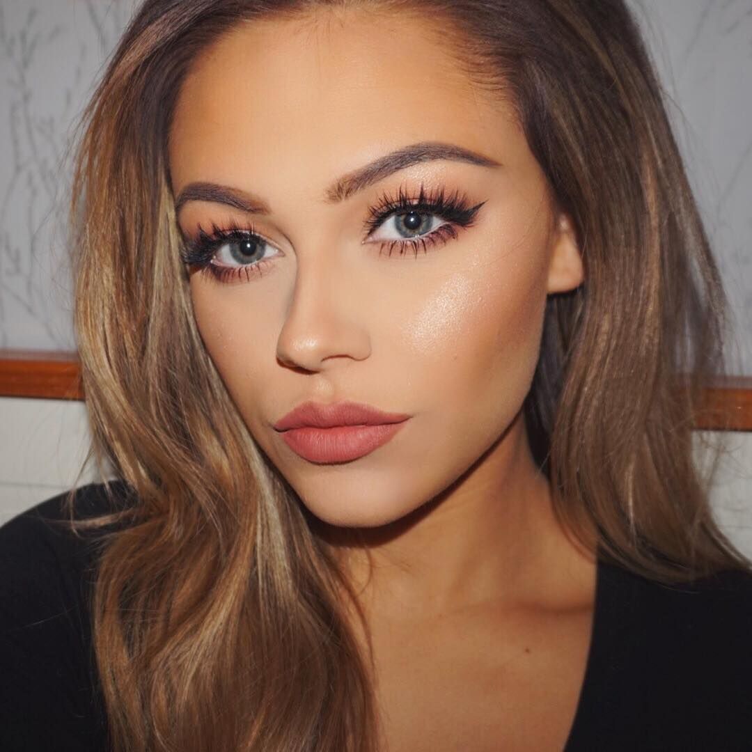 maquillaje para ropa negra