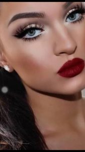 maquillaje para ropa negra