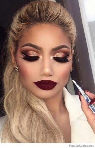 maquillaje negro con dorado