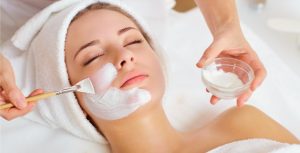 mascarilla para aclarar la cara en un dia