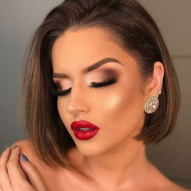 maquillaje con labios rojos